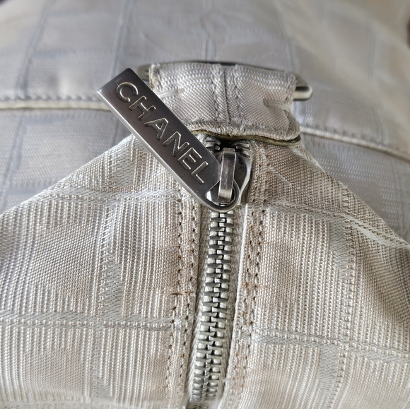 Chanel XL Travel Ligne Ivory Tan White Cream Nylon Duffle Bag - Picture 8 of 16